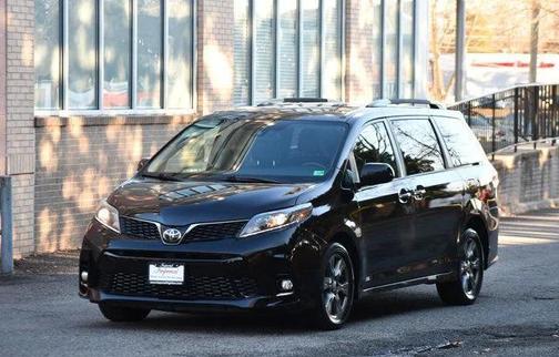 2020 Toyota Sienna SE