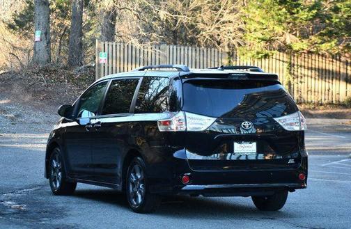 2020 Toyota Sienna SE