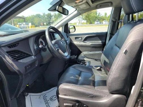 2020 Toyota Sienna SE
