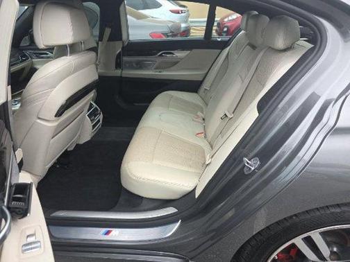 2016 BMW 750 i xDrive