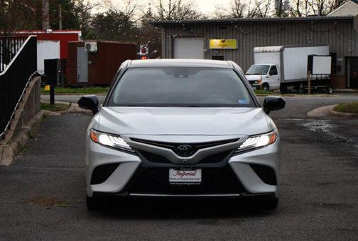 Wind Chill Pearl/Midnight Black Metallic 2020 Toyota Camry XSE