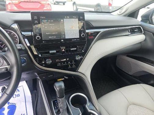 2022 Toyota Camry Hybrid XLE