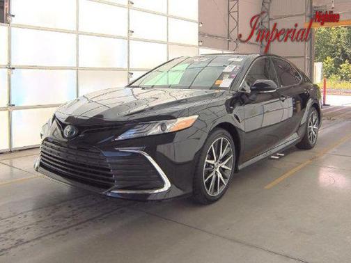 2022 Toyota Camry Hybrid XLE