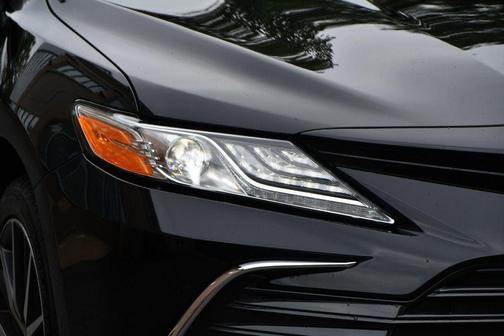 2022 Toyota Camry Hybrid XLE