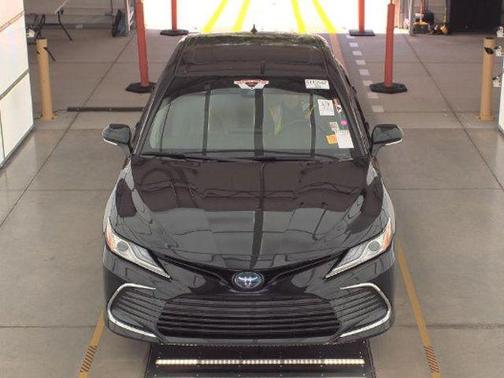 2022 Toyota Camry Hybrid XLE