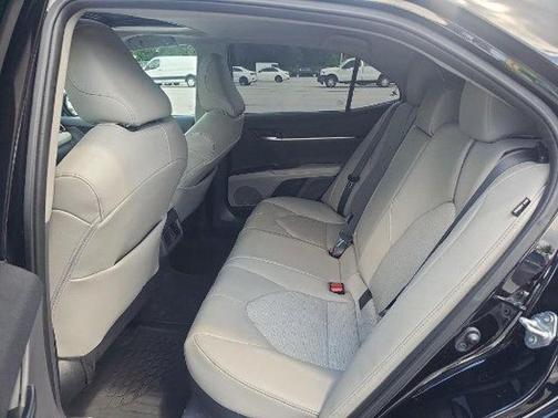 2022 Toyota Camry Hybrid XLE