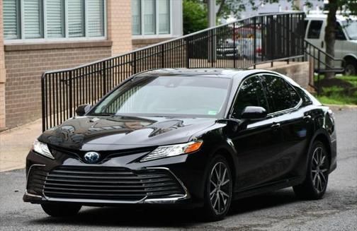 2022 Toyota Camry Hybrid XLE