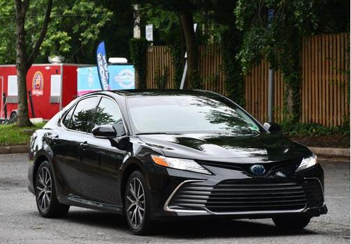 2022 Toyota Camry Hybrid XLE