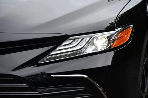 2022 Toyota Camry Hybrid XLE