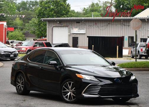 2022 Toyota Camry Hybrid XLE