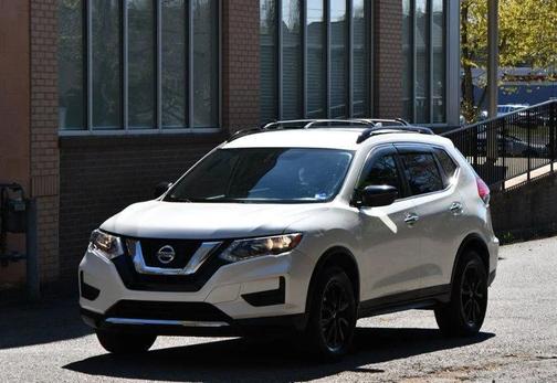 Glacier White 2017 Nissan Rogue SV