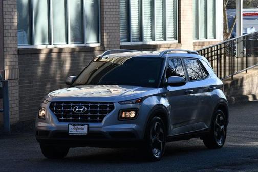 2022 Hyundai VENUE SEL