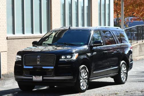 Infinite Black Metallic Clearcoat 2022 Lincoln Navigator Standard L