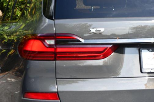 2021 BMW X7 M50i