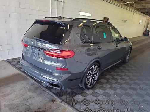 2021 BMW X7 M50i
