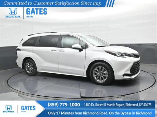 2024 Toyota Sienna XLE 8 Passenger