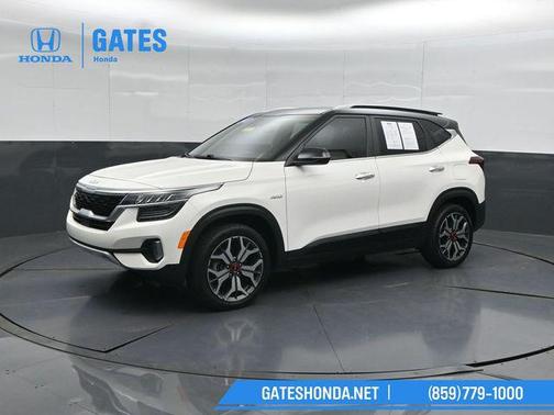 Clear White/Black Roof 2023 Kia Seltos SX Turbo