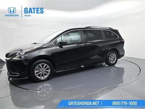2024 Toyota Sienna XLE