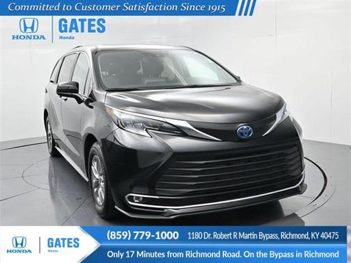 2024 Toyota Sienna XLE