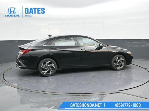 Abyss Black 2025 Hyundai ELANTRA Limited