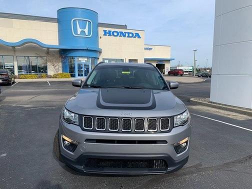 Photo 4 of 32 of 2018 Jeep Compass Latitude