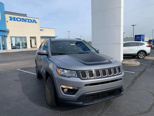 Photo 5 of 32 of 2018 Jeep Compass Latitude
