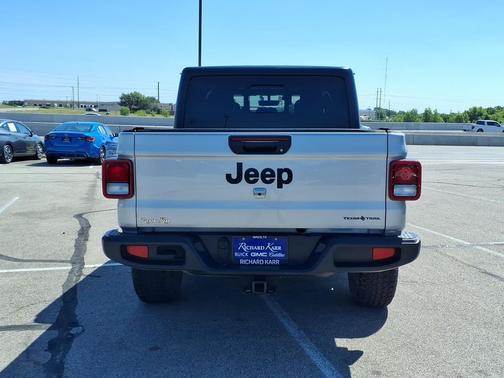 Silver Zynith Clearcoat 2022 Jeep Gladiator Texas Trail 4x4