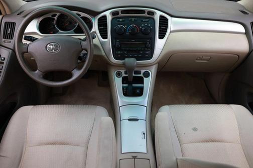 Black 2005 Toyota Highlander Base