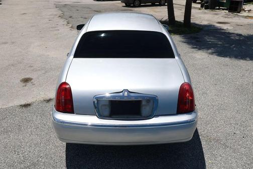 Silver Frost Clearcoat Metallic 2001 Lincoln Town Car Signature