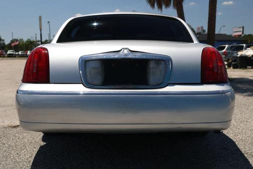 Silver Frost Clearcoat Metallic 2001 Lincoln Town Car Signature