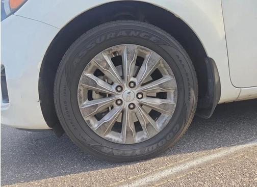 Snow White Pearl 2016 Kia Sedona EX
