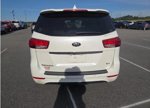 Snow White Pearl 2016 Kia Sedona EX