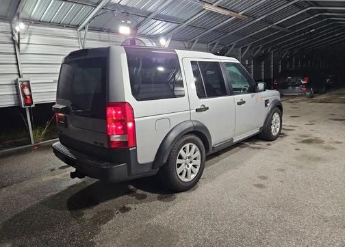 Chawton White 2005 Land Rover LR3 SE