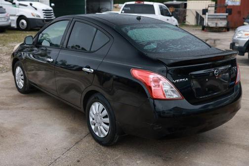 Super Black 2014 Nissan Versa 1.6 SV
