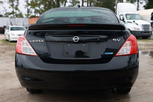 Super Black 2014 Nissan Versa 1.6 SV