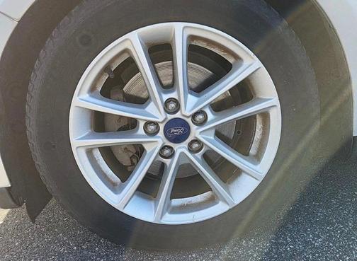 Ingot Silver 2016 Ford Focus SE