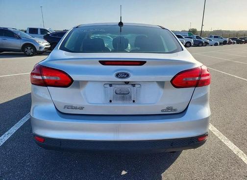 Ingot Silver 2016 Ford Focus SE