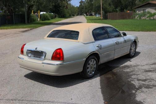 2004 Lincoln Town Car Ultimate