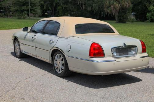 2004 Lincoln Town Car Ultimate