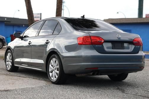 Gray 2012 Volkswagen Jetta SE