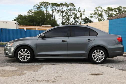 Gray 2012 Volkswagen Jetta SE