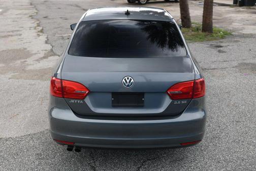 Gray 2012 Volkswagen Jetta SE