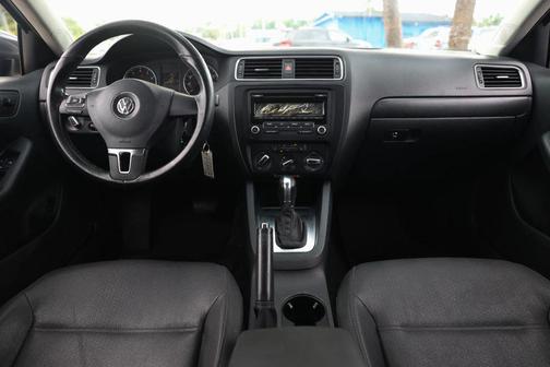 Gray 2012 Volkswagen Jetta SE
