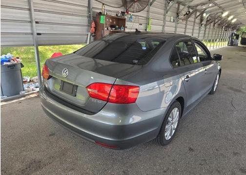 Gray 2012 Volkswagen Jetta SE