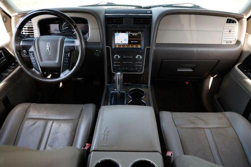 2017 Lincoln Navigator Select