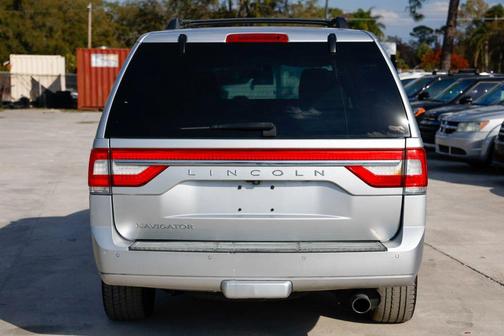 2017 Lincoln Navigator Select