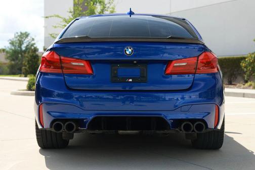 Marina Bay Blue Metallic 2018 BMW M5 Base
