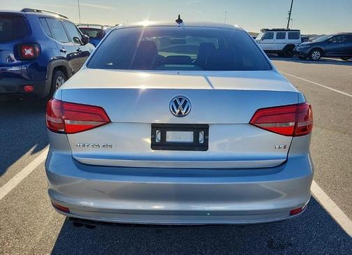 2015 Volkswagen Jetta Auto SE w/Connectivity/Navigation