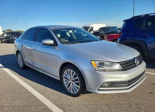 2015 Volkswagen Jetta Auto SE w/Connectivity/Navigation