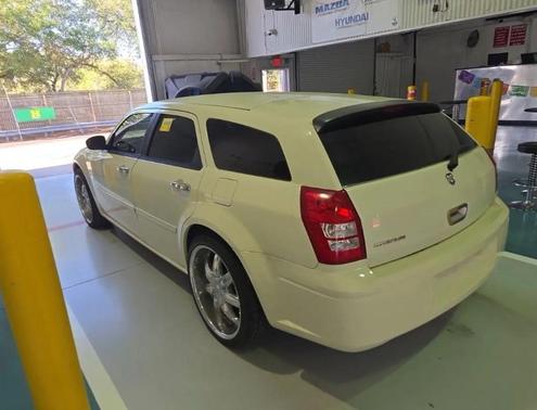 Cool Vanilla Clearcoat 2005 Dodge Magnum SE
